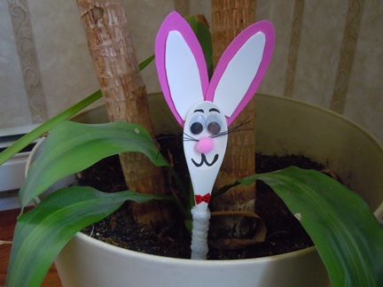 Easter crafts; bunny plant stake